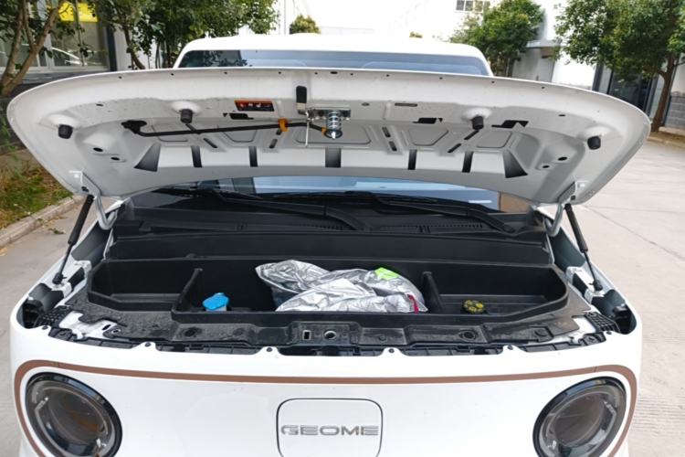 Used Geely Galaxy Panda 2024 Panda Mini 200km Endurance Bear Engine Bay