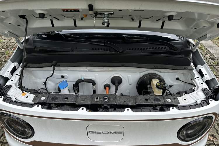 Used Geely Galaxy Panda 2024 Panda Mini 200km Endurance Bear Engine Bay