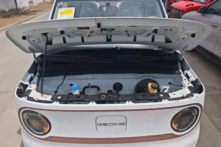 Used Geely Galaxy Panda 2024 Panda Mini 200km Endurance Bear Engine Bay