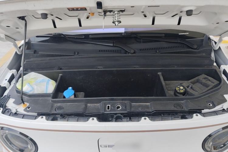 Used Geely Galaxy Panda 2024 Panda Mini 200km Endurance Bear Engine Bay