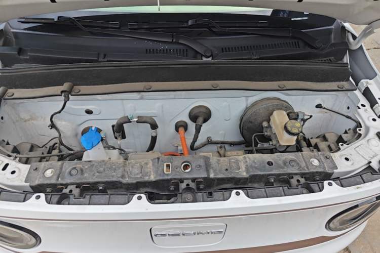 Used Geely Galaxy Panda 2024 Panda Mini 200km Endurance Bear Engine Bay