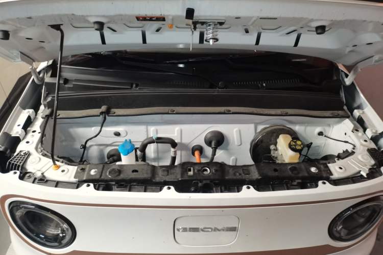 Used Geely Galaxy Panda 2024 Panda Mini 200km Endurance Bear Engine Bay