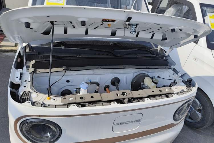 Used Geely Galaxy Panda 2024 Panda Mini 200km Endurance Bear Engine Bay