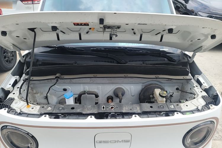 Used Geely Galaxy Panda 2024 Panda Mini 200km Endurance Bear Engine Bay