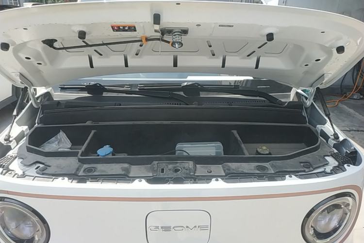Used Geely Galaxy Panda 2024 Panda Mini 200km Endurance Bear Engine Bay