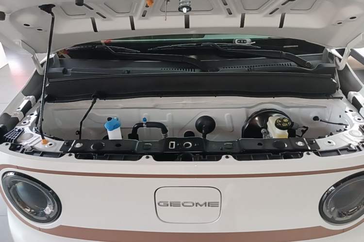 Used Geely Galaxy Panda 2024 Panda Mini 200km Endurance Bear Engine Bay