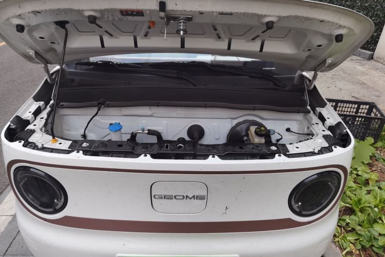 Used Geely Galaxy Panda 2024 Panda Mini 200km Endurance Bear Engine Bay