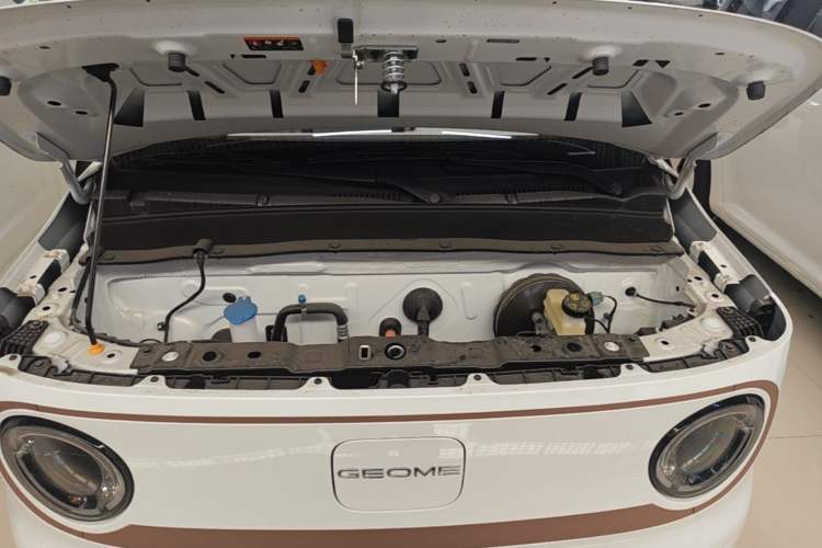 Used Geely Galaxy Panda 2024 Panda Mini 200km Endurance Bear Engine Bay