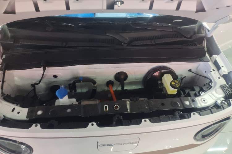 Used Geely Galaxy Panda 2024 Panda Mini 200km Endurance Bear Engine Bay