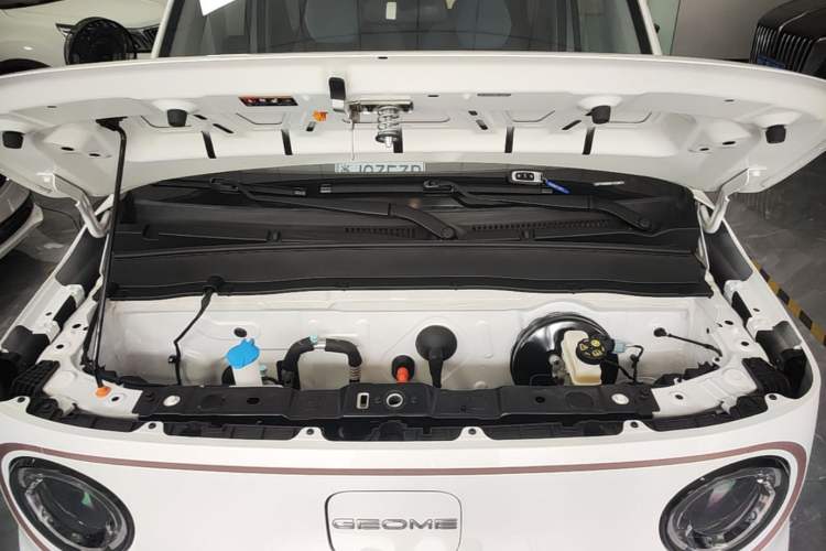 Used Geely Galaxy Panda 2024 Panda Mini 200km Endurance Bear Engine Bay