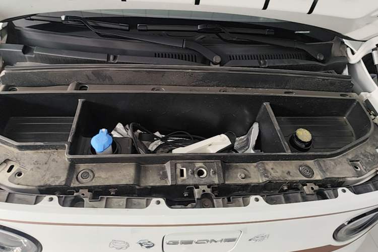 Used Geely Galaxy Panda 2024 Panda Mini 200km Endurance Bear Engine Bay