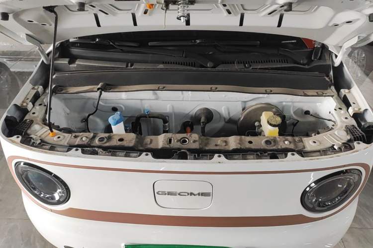 Used Geely Galaxy Panda 2024 Panda Mini 200km Endurance Bear Engine Bay