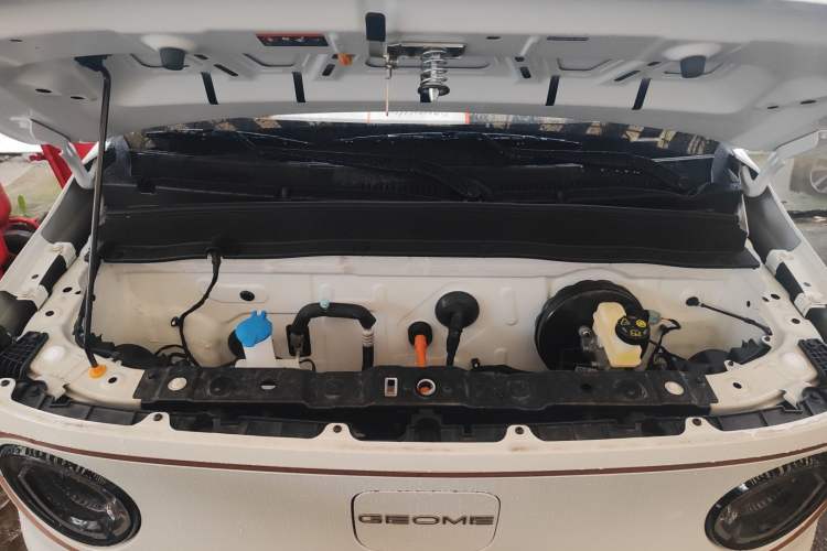 Used Geely Galaxy Panda 2024 Panda Mini 200km Endurance Bear Engine Bay