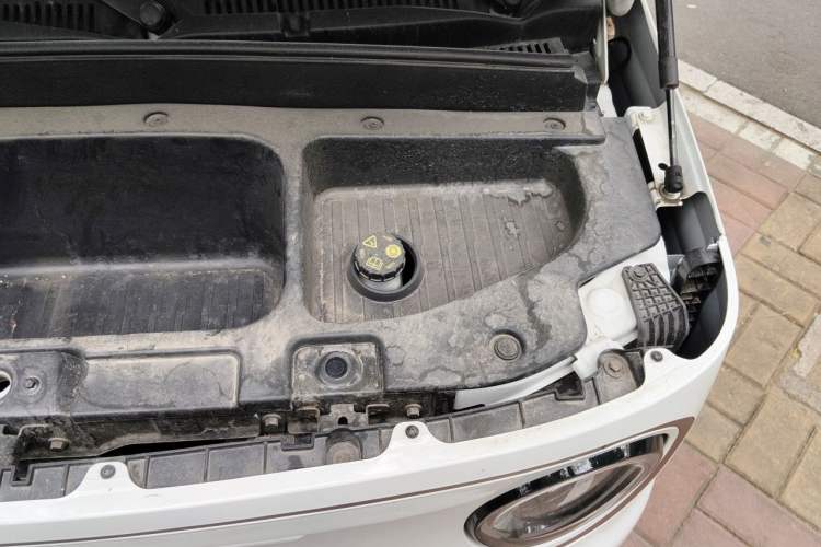 Used Geely Galaxy Panda 2024 Panda Mini 200km Endurance Bear Engine Bay Left