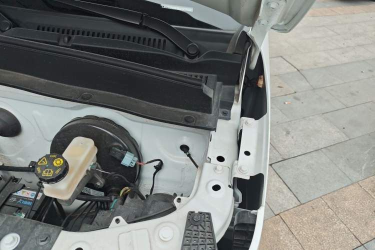 Used Geely Galaxy Panda 2024 Panda Mini 200km Endurance Bear Engine Bay Left