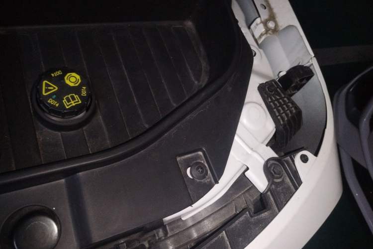 Used Geely Galaxy Panda 2024 200km Panda Rider Engine Bay Left