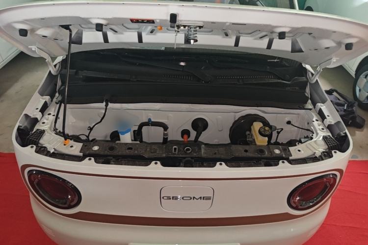 Used Geely Galaxy Panda 2024 Panda Mini 200km Endurance Bear Engine Bay