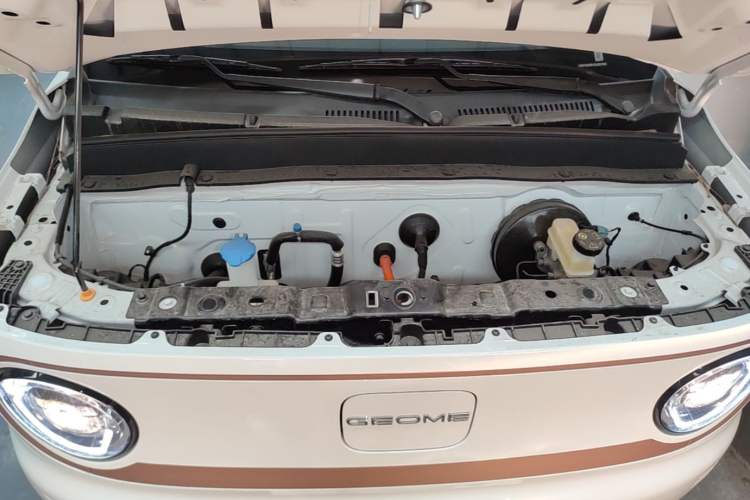 Used Geely Galaxy Panda 2024 Panda Mini 200km Endurance Bear Engine Bay