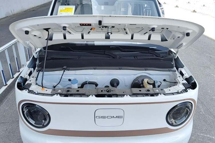 Used Geely Galaxy Panda 2024 Panda Mini 200km Endurance Bear Engine Bay