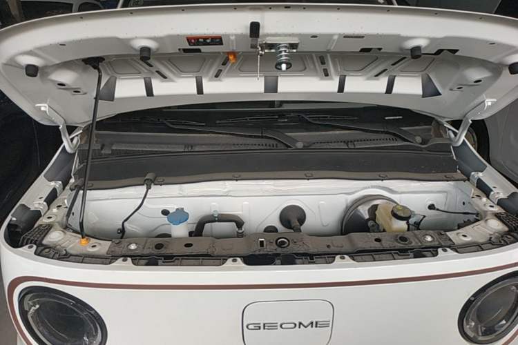 Used Geely Galaxy Panda 2024 Panda Mini 200km Endurance Bear Engine Bay