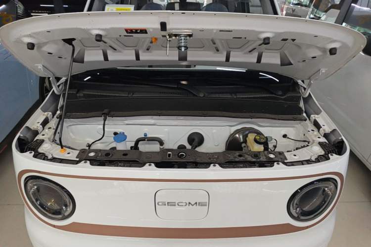 Used Geely Galaxy Panda 2024 Panda Mini 200km Endurance Bear Engine Bay