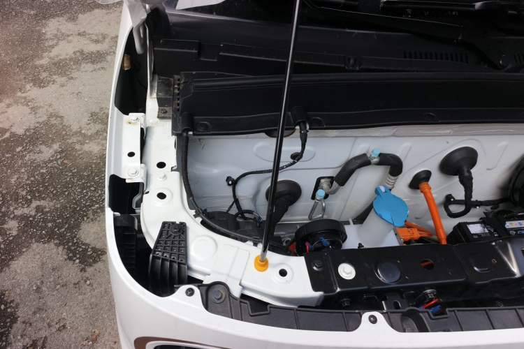 Used Geely Galaxy Panda 2024 Panda Mini 200km Endurance Bear Engine Bay Right
