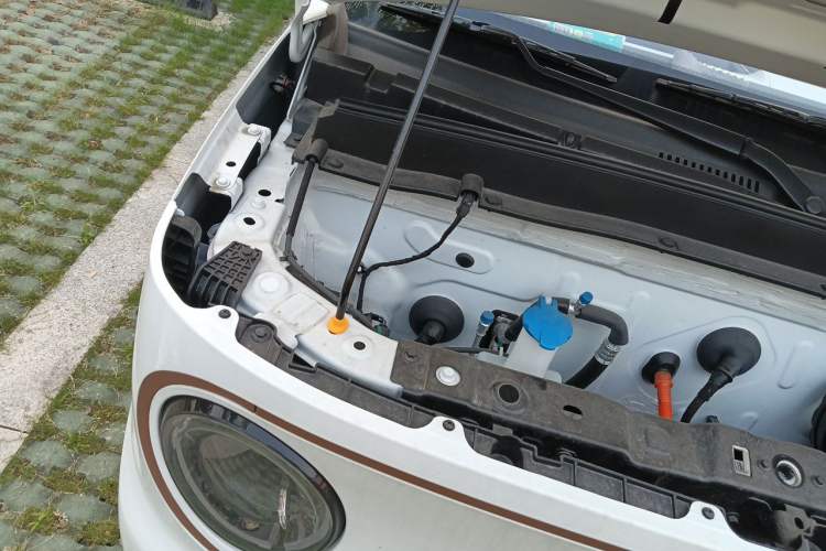Used Geely Galaxy Panda 2024 Panda Mini 200km Endurance Bear Engine Bay Right