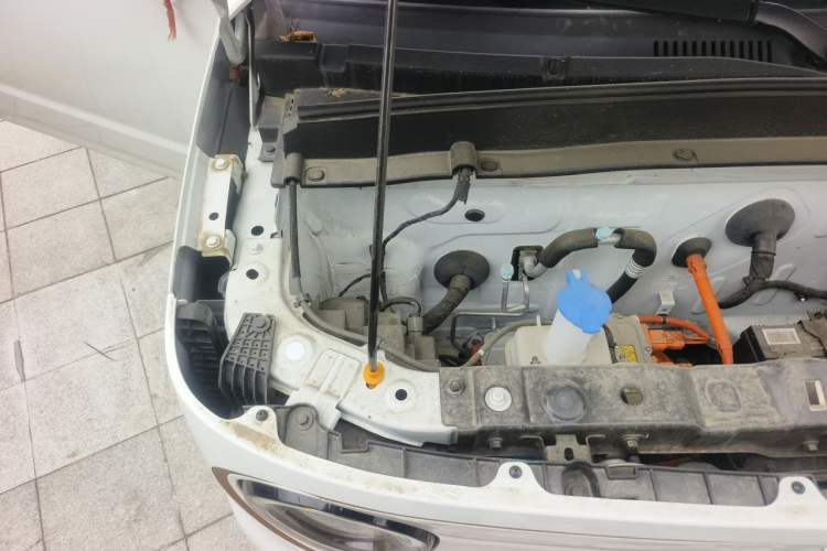 Used Geely Galaxy Panda 2024 Panda Mini 200km Endurance Bear Engine Bay Right