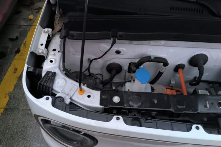 Used Geely Galaxy Panda 2024 Panda Mini 200km Endurance Bear Engine Bay Right