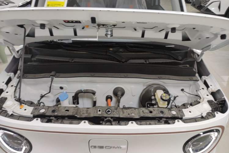 Used Geely Galaxy Panda 2024 Panda Mini 200km Endurance Bear Engine Bay