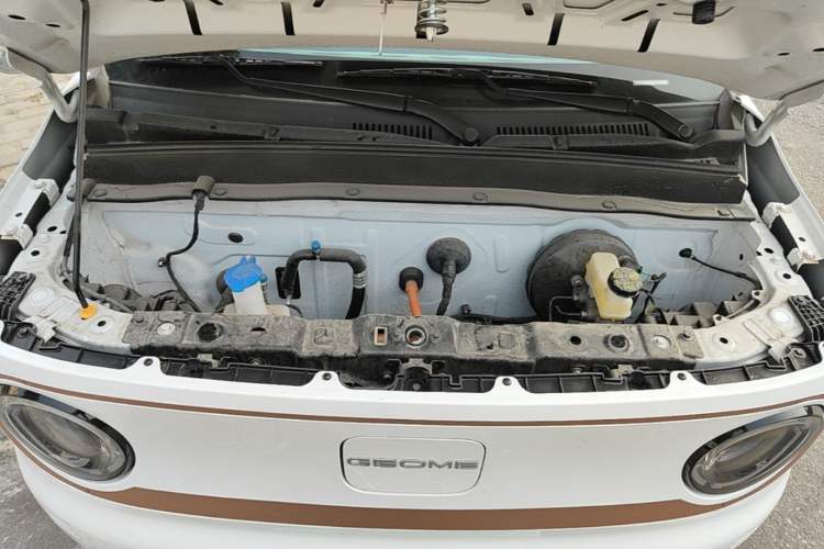 Used Geely Galaxy Panda 2024 Panda Mini 200km Endurance Bear Engine Bay