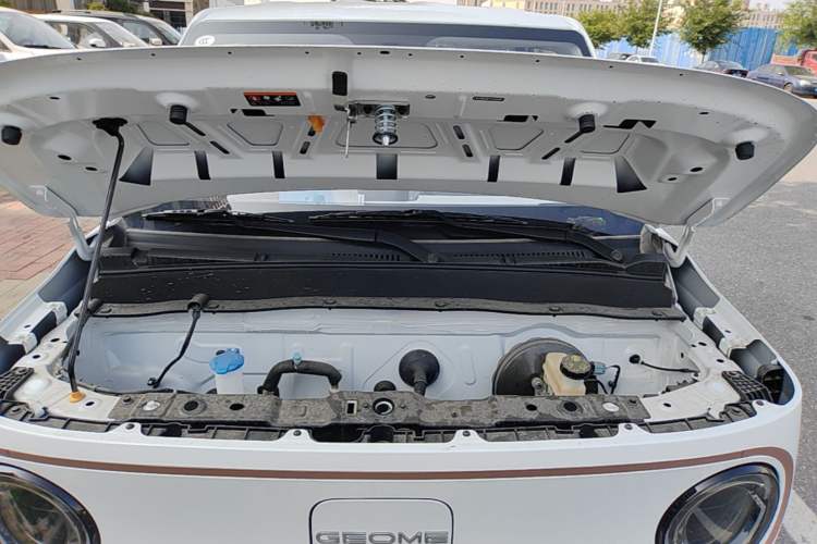 Used Geely Galaxy Panda 2024 Panda Mini 200km Endurance Bear Engine Bay
