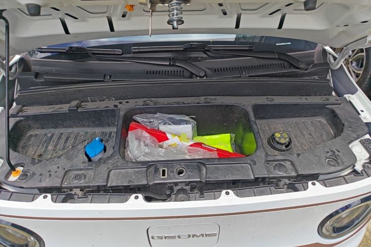 Used Geely Galaxy Panda 2024 Panda Mini 200km Endurance Bear Engine Bay