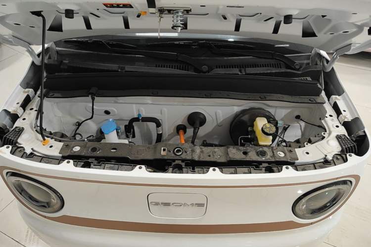 Used Geely Galaxy Panda 2024 Panda Mini 200km Endurance Bear Engine Bay