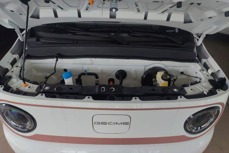 Used Geely Galaxy Panda 2024 Panda Mini 200km Endurance Bear Engine Bay