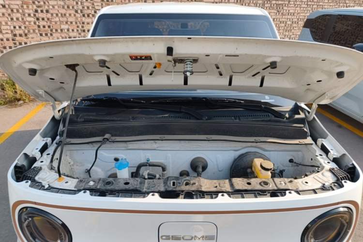 Used Geely Galaxy Panda 2024 Panda Mini 200km Endurance Bear Engine Bay