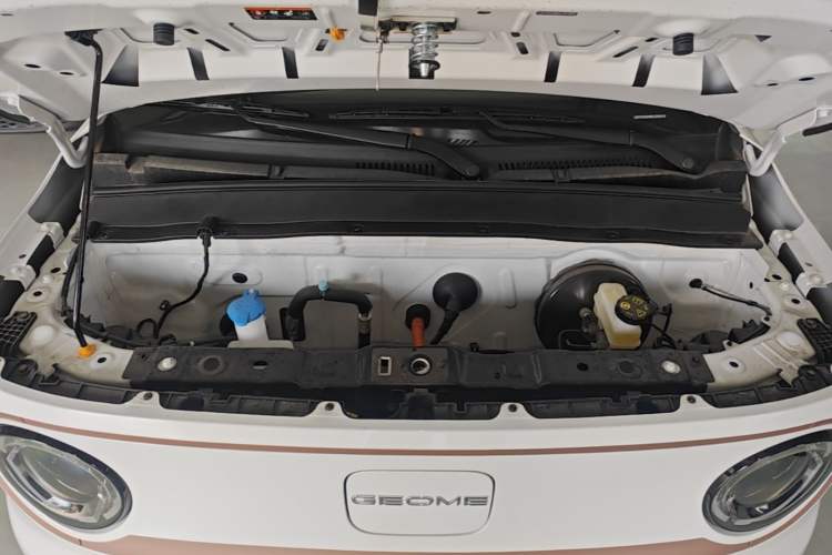Used Geely Galaxy Panda 2024 Panda Mini 200km Endurance Bear Engine Bay