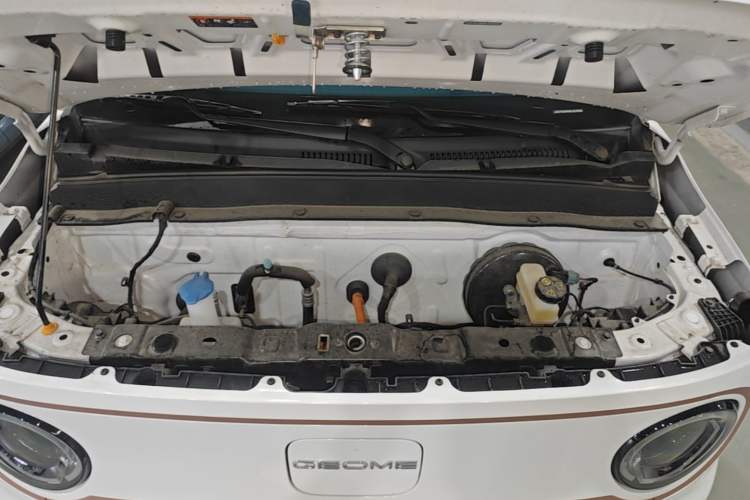 Used Geely Galaxy Panda 2024 Panda Mini 200km Endurance Bear Engine Bay