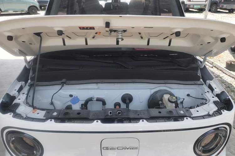 Used Geely Galaxy Panda 2024 200km Panda Kart Engine Bay