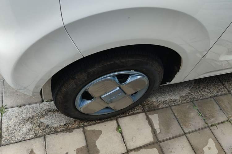 Used Geely Galaxy Panda 2024 Panda Mini 200km Endurance Bear Exterior 1
