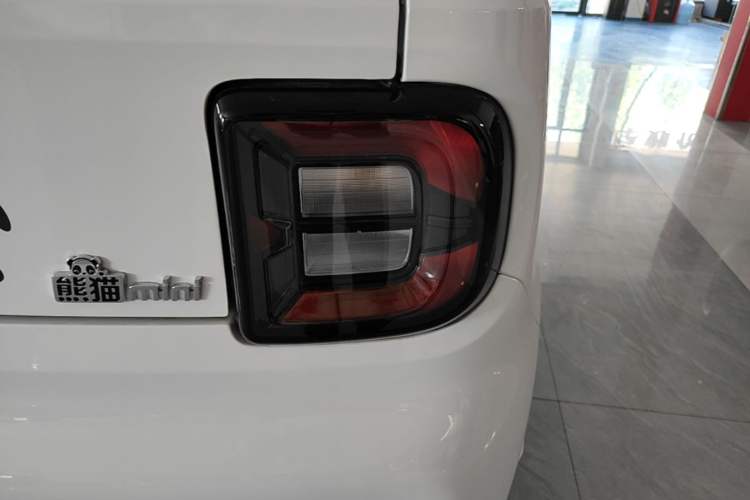 Used Geely Galaxy Panda 2024 Panda Mini 200km Endurance Bear Exterior 3