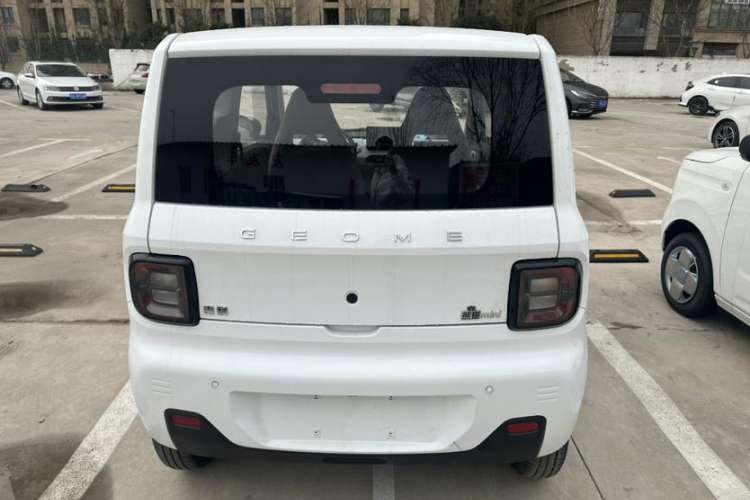 Used Geely Galaxy Panda 2024 Panda Mini 200km Endurance Bear Exterior 4