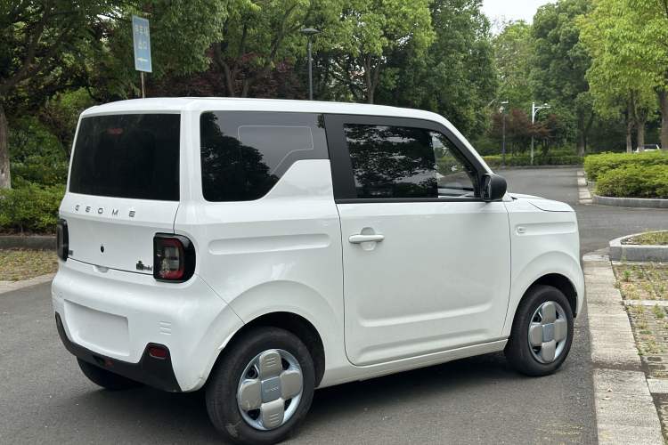 Used Geely Galaxy Panda 2024 Panda Mini 200km Endurance Bear Exterior 4
