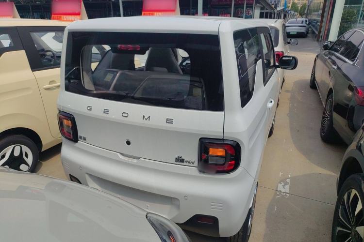 Used Geely Galaxy Panda 2024 Panda Mini 200km Endurance Bear Exterior 4