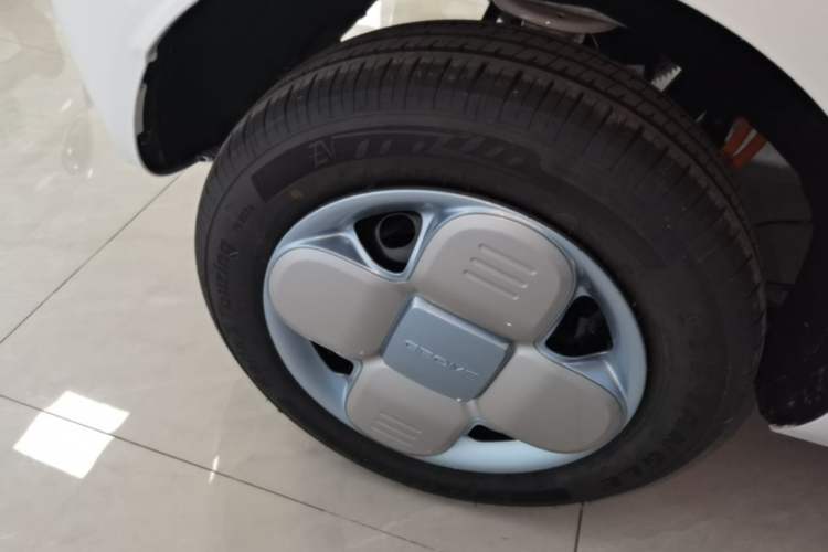 Used Geely Galaxy Panda 2024 Panda Mini 200km Endurance Bear Exterior 5
