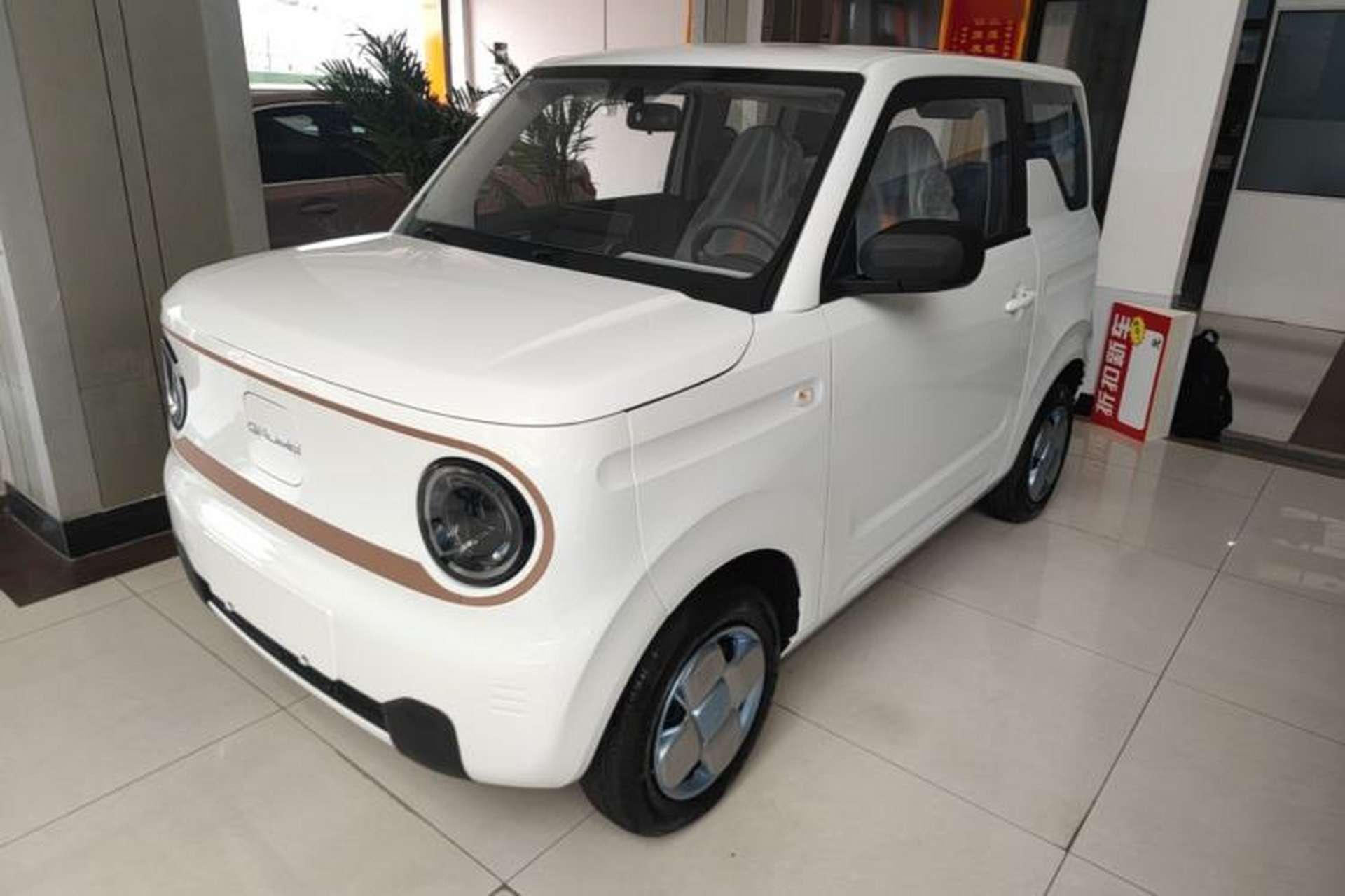 Used Geely Galaxy Panda 2024 Panda Mini 200km Endurance Bear Front Left 45 Deg