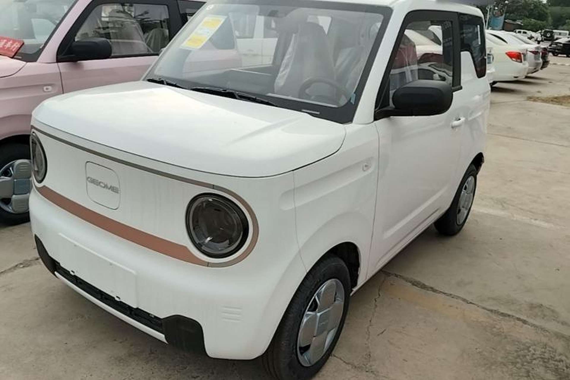 Used Geely Galaxy Panda 2024 Panda Mini 200km Endurance Bear Front Left 45 Deg