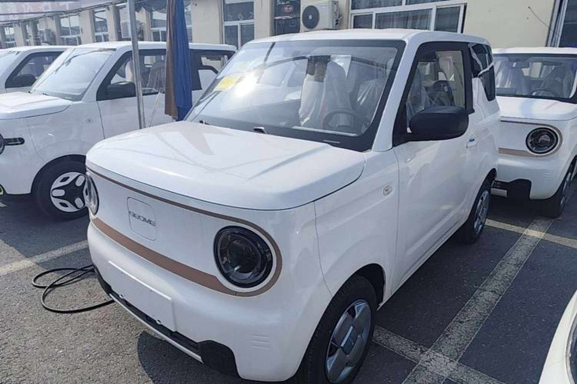 Used Geely Galaxy Panda 2024 Panda Mini 200km Endurance Bear Front Left 45 Deg