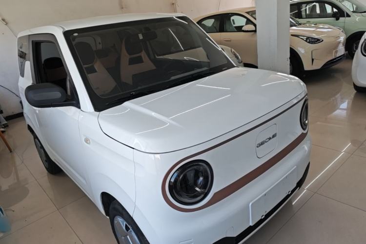 Used Geely Galaxy Panda 2024 Panda Mini 200km Endurance Bear Front Right 45 Deg