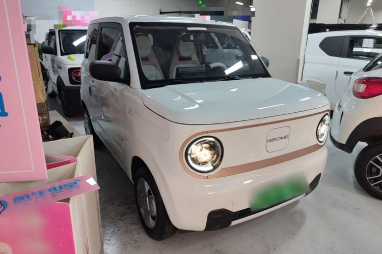 Used Geely Galaxy Panda 2024 Panda Mini 200km Endurance Bear Front Right 45 Deg